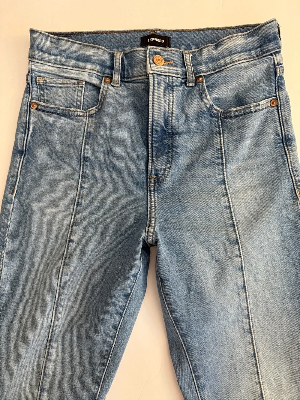 ⚡️HOST PICK⚡️Express High Rise Seamed Flare Jeans - Picture 3 of 4